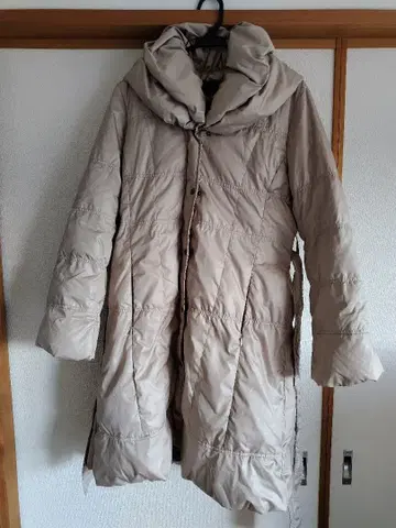 베이지 롱 다운 자켓