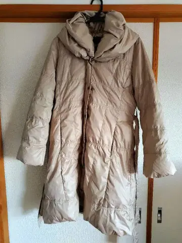 베이지 롱 다운 자켓
