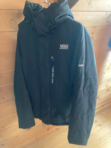 VANS 블랙 다운 자켓 후드 부착