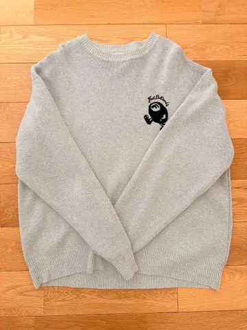 그레이 니트 스웨터