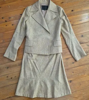 새상품급 언타이틀 베이지 계열 울 혼방 스커트 셋업 머메이드 스커트