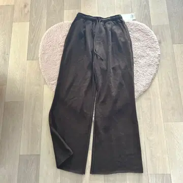 미라 오웬 루즈핏 턱 와이드 스웨트 팬츠 트렌드