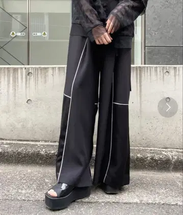 [ AULA AILA ] 슬랙스 블랙