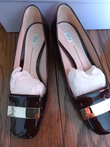 FURLA 와인 레드 스퀘어토 펌프스