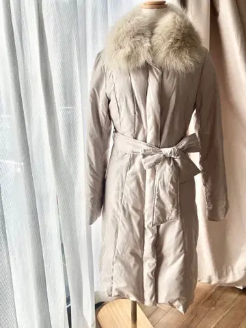 퍼 라이트 베이지 다운 코트