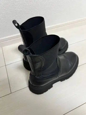 블랙 통굽 숏부츠