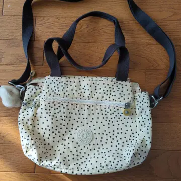 Kipling 숄더백 크림색 도트 무늬