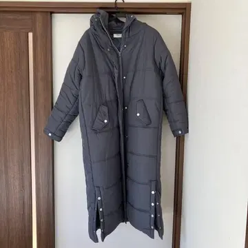 H UG. U 롱 다운 코트