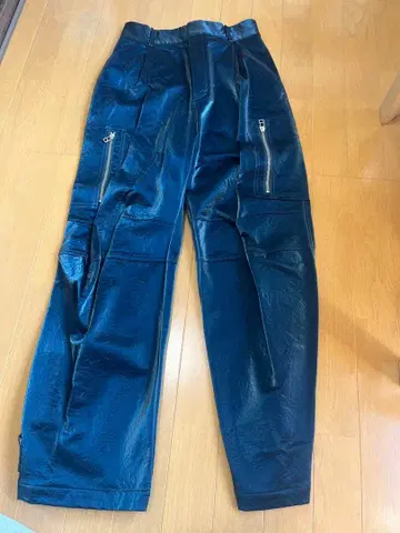 세레나 헬리오스 팬츠