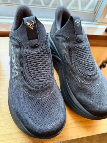 호카 블랙 슬립온 스니커즈