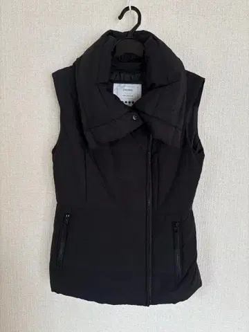 PLST 페플럼 다운 베스트 블랙