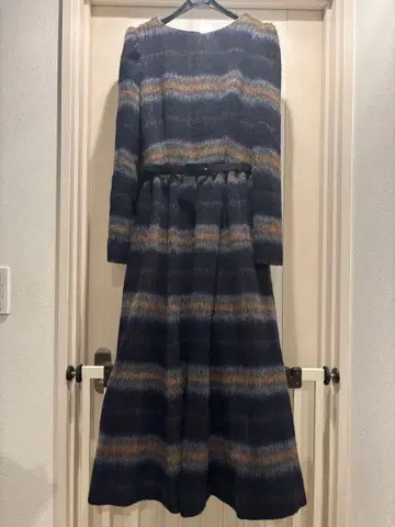 SEVEN TEN 스트라이프 패턴 긴팔 무릎 기장 원피스