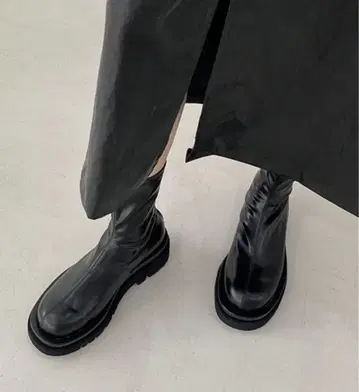 HALEY PESCA 볼륨 통굽 백지퍼 숏부츠