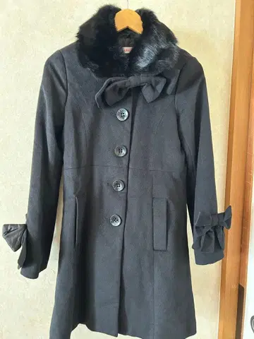 귀여운 리본 포함 코트 M 사이즈 블랙