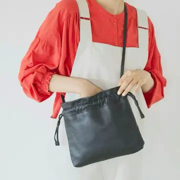 북유럽 생활 잡화점 분류가 잘 되는 복조리 미니백 블랙 가죽