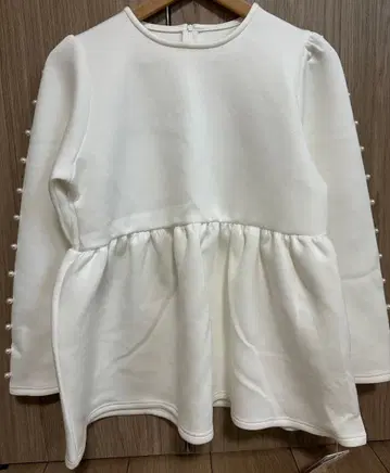 새상품 핏모어 펄 슬리브 페플럼 티셔츠