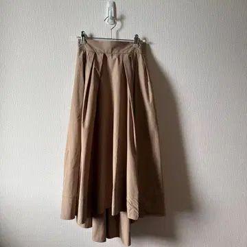 MADISONBLUE 베이지 플레어 롱 스커트 시착만 한 상품