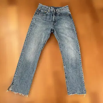 블루 스트레이트 데님 밑단 컷오프