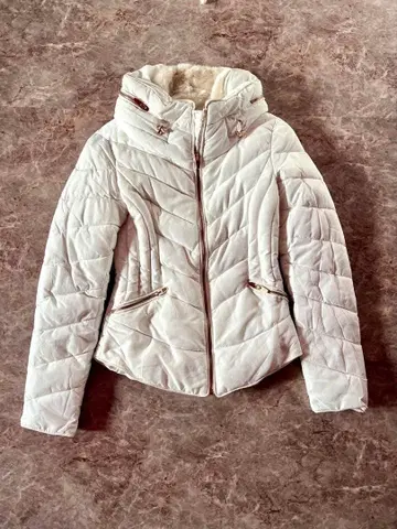 화이트 퀼팅 다운 자켓