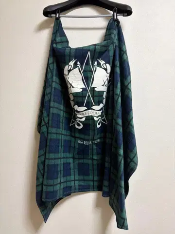 the HIATUS 하이에타스 체크 무늬 플리스 후드 담요