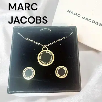 MARC JACOBS 로고 디스크 에나멜 목걸이 & 스터드 귀걸이