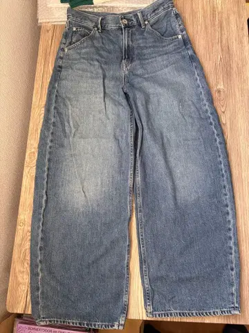 유니클로 배기 커브 청바지 기장 짧음 25