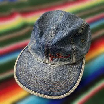데님 캡 자수 로고 포함