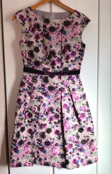 ANAYI 아나이 자카드 플레어 원피스 프렌치 슬리브 꽃