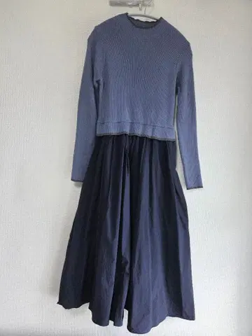 라이트 블루 니트 x 네이비 스커트 원피스