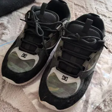 DC 카모플라쥬 스니커즈
