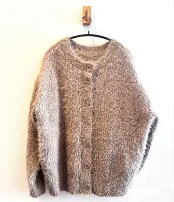 Lumier 브라운 퍼 소재 버튼 가디건