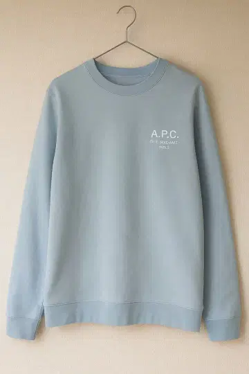 A.P.C. 라이트 블루 맨투맨 M