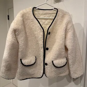 아이보리 보아 자켓 버튼 포함