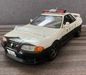 교쇼 1/18 R32 스카이라인 GT-R 순찰차 가나가와현 경찰