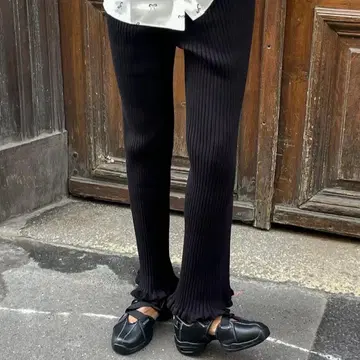 리브 편직 프릴 밑단 팬츠 블랙