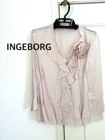 [ 새상품급 ] INGEBORG 프릴 블라우스