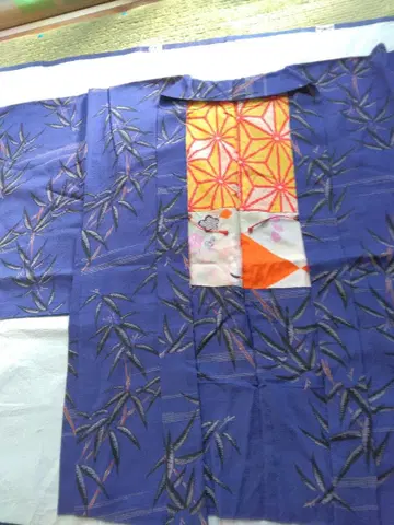 앤티크 파랑 바탕의 대나무 무늬 겉옷