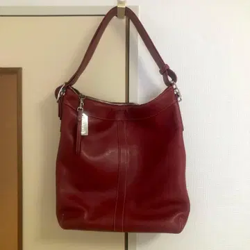 빨간색 가죽 숄더백