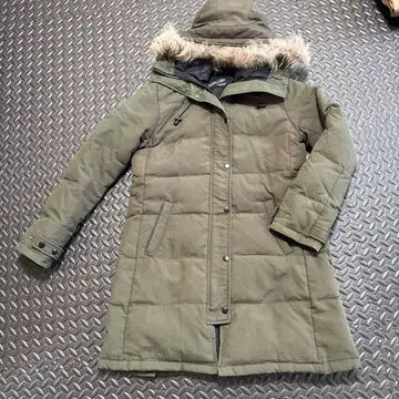 후드 부착 다운 코트