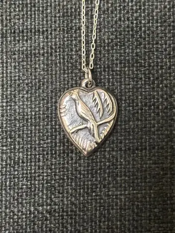 실버 하트형 새 조각 목걸이