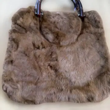 Tambu 퍼와 가죽 핸드백