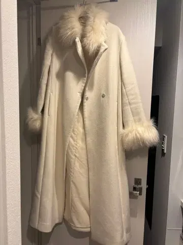 ROYAL PARTY 울 가운 코트 화이트