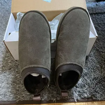 수이콕 스웨이드 카키 슬립온 어그 부츠