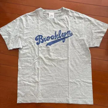 Majestic Brooklyn T셔츠 M 사이즈 그레이