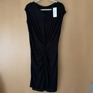 MOGA 블랙 반팔 드레이프 원피스