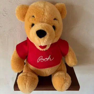 푸우 봉제 인형 빨간색 셔츠