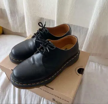 Dr. Martens 블랙 로퍼 UK5