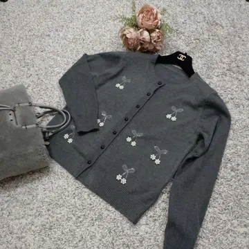 펄 체리가 귀여운 니트