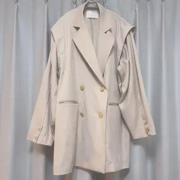 베이지 더블 브레스트 자켓과 숏팬츠 세트