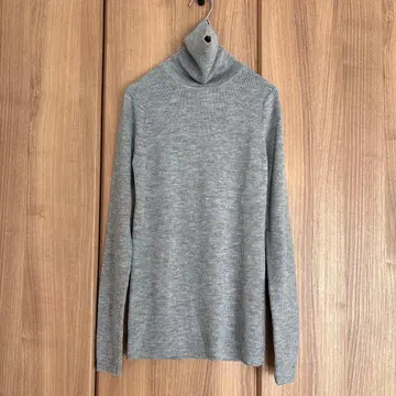 토탈리테 터틀넥 니트 그레이